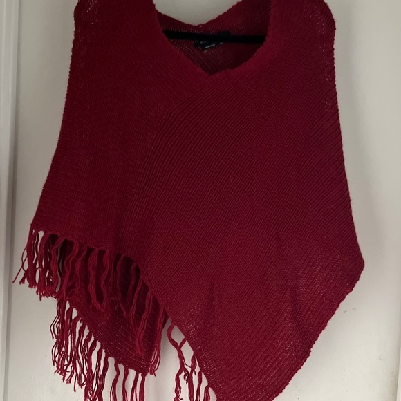 BCBG NWOT 100% alpaca burgundy fringed poncho - Picture 1 of 10
